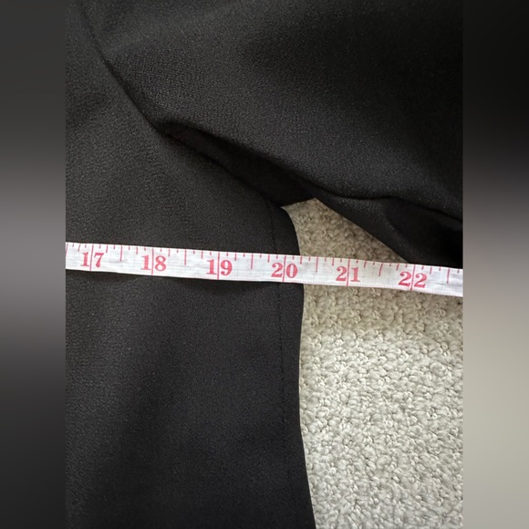 Cute black blazer size large - Picture 4 of 8